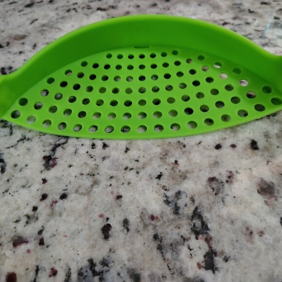 Silicone clip on strainer - Picture 5 of 7